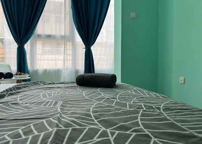 Sea Garden Apartment *